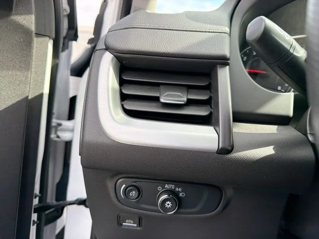 Used 2024 White GMC SLE image 17