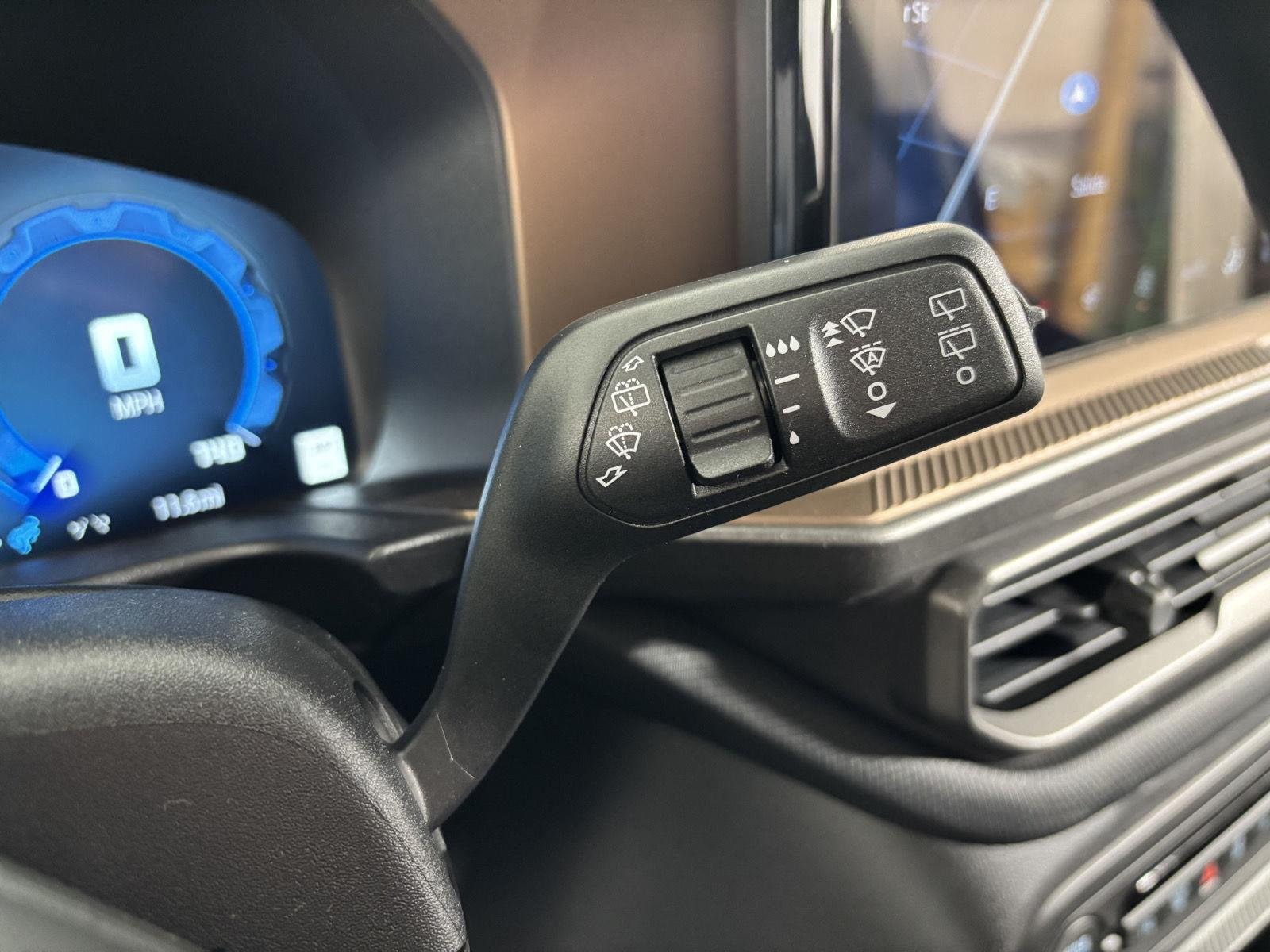 New 2025 Velocity Blue Metallic Ford Outer Banks® image 77