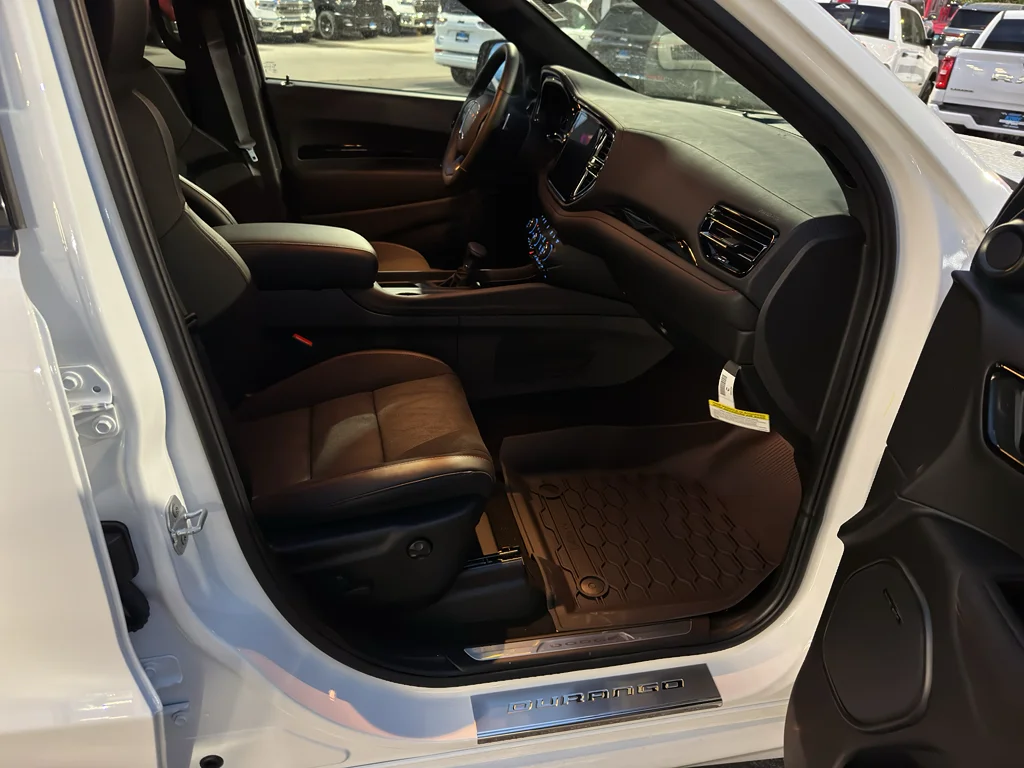 New 2026 White Knuckle Clear-Coat Exterior Paint Dodge GT Premium HEMI V8 image 10