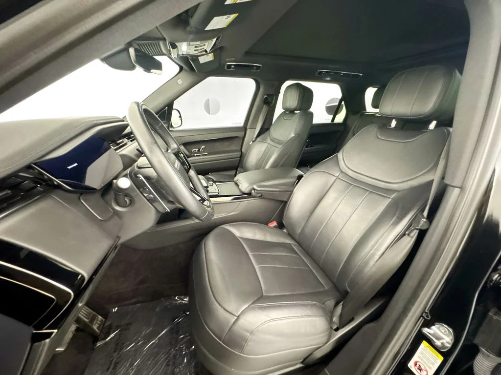 Used 2023 Black Land Rover SE Dynamic image 21