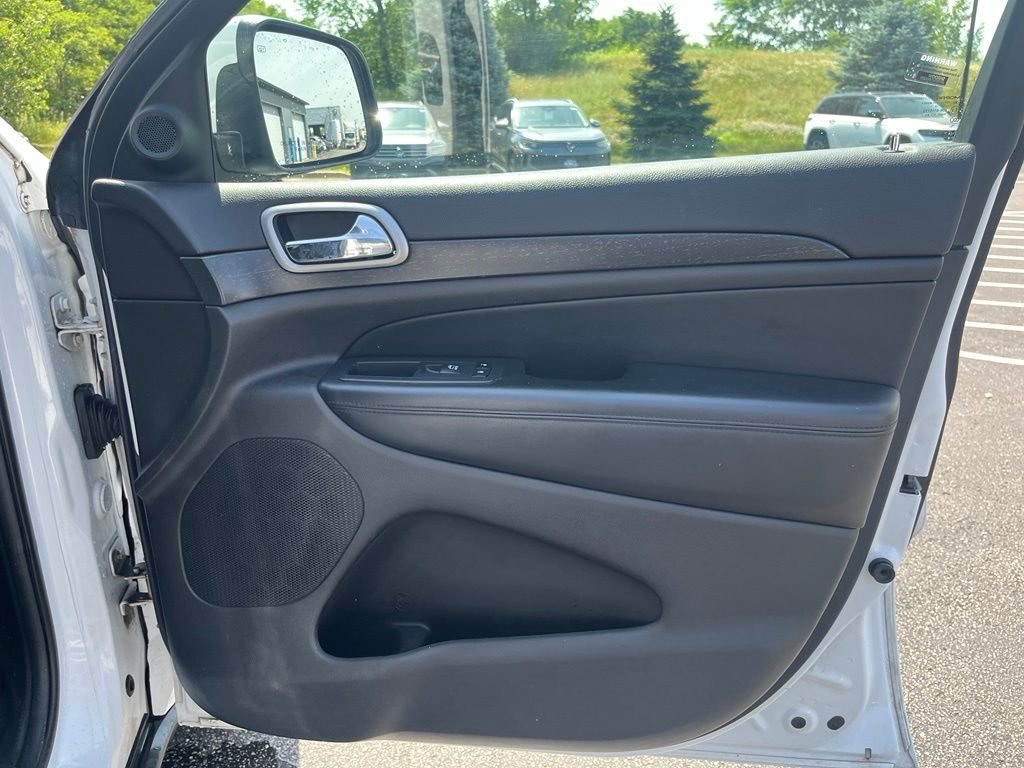 Used 2018 White Jeep Laredo E image 11