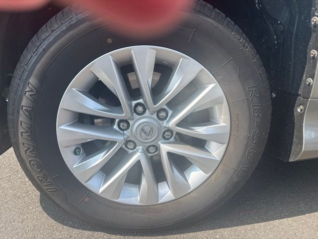 Used 2020  Lexus 460 image 5