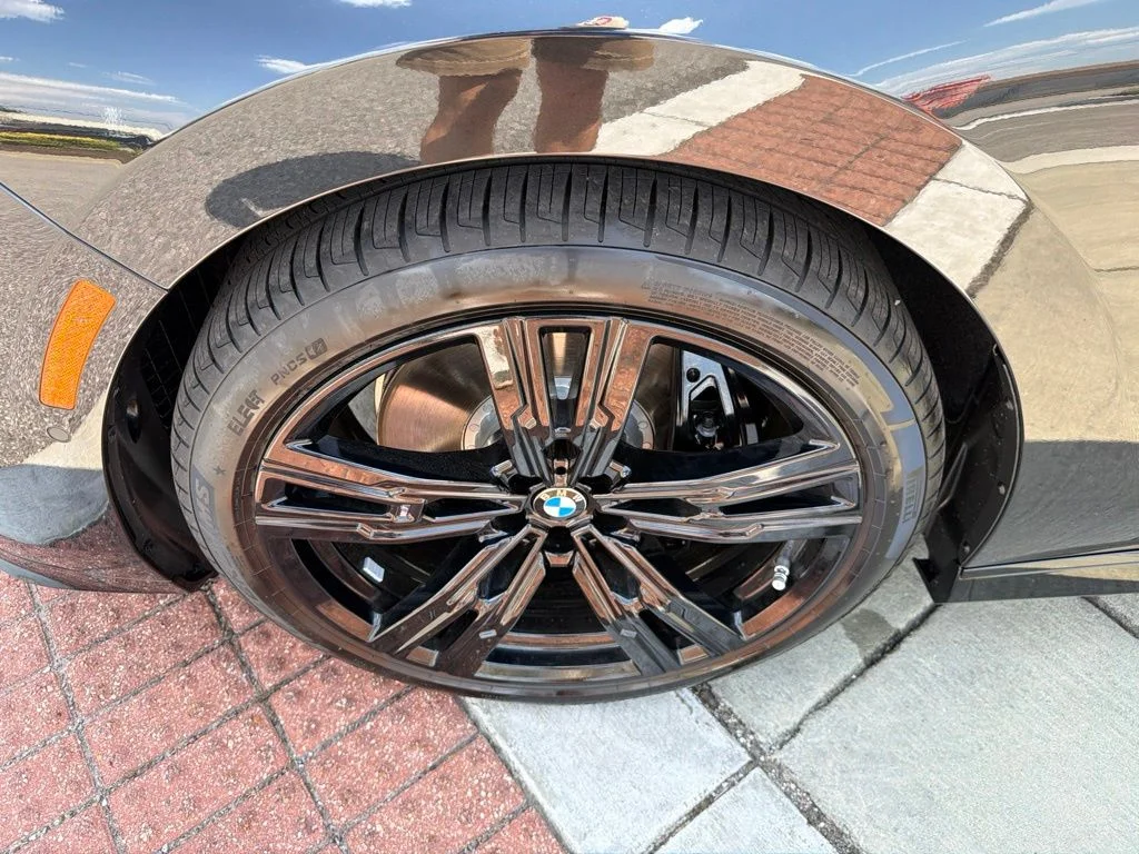 New 2027 Black BMW 740 xDrive image 9