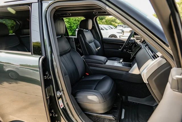 New 2026  Land Rover SE image 42