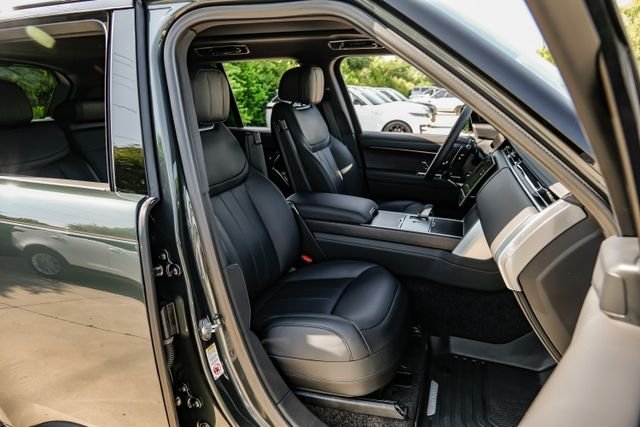 New 2026 Belgravia Green Land Rover SE image 42