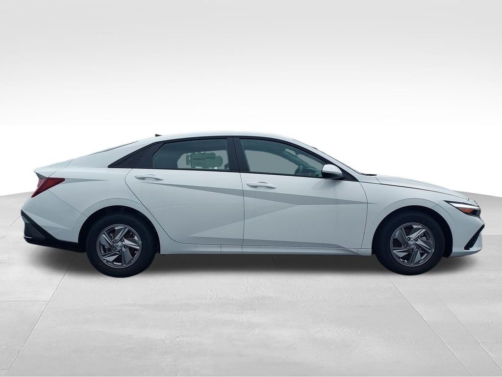 New 2026 White Hyundai SE image 6