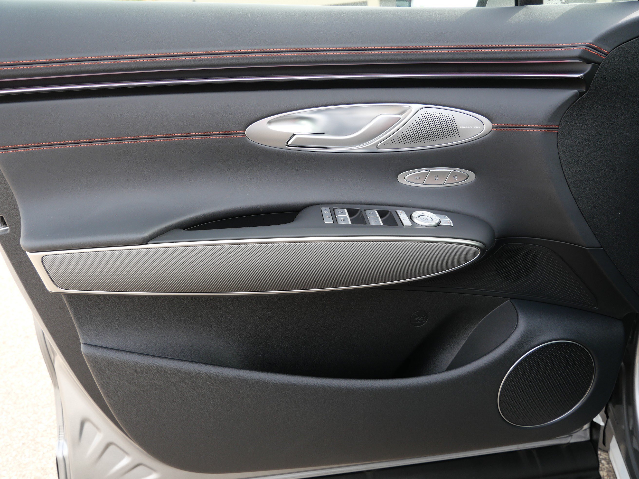 New 2027 Savile Silver Genesis 2.5T Sport Prestige image 4