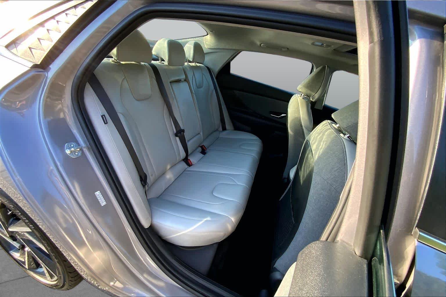 Used 2024 Fluid Metal Hyundai Limited image 17