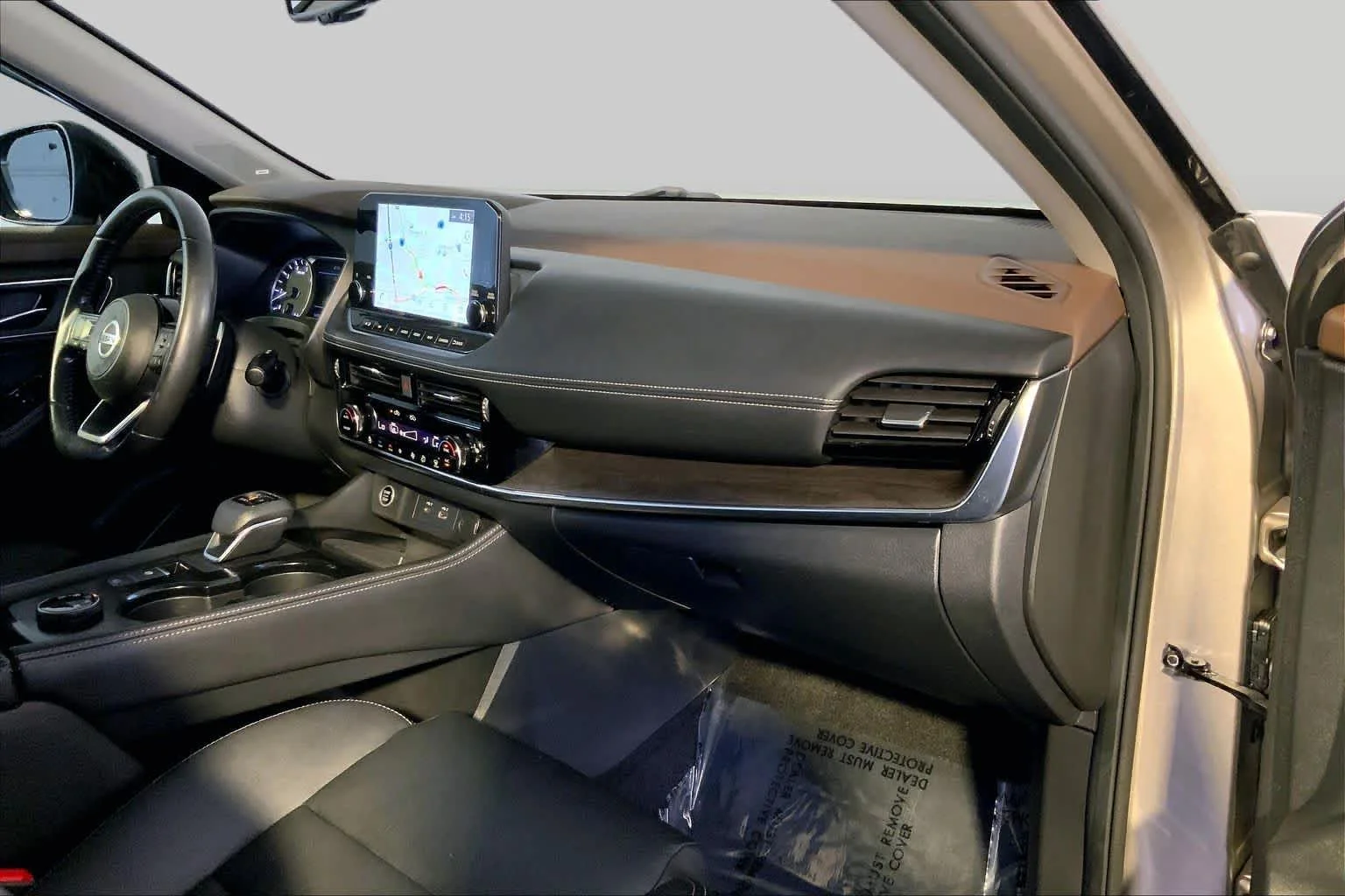 Used 2021 Champagne Silver Metallic/Super Black Nissan SL image 19