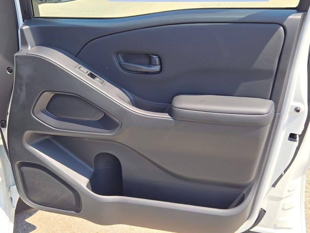 New 2026 Glacier White Nissan Crew Cab S image 7