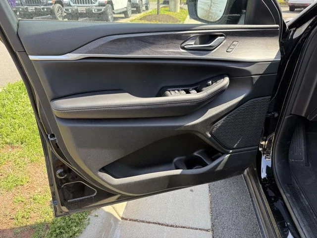 Used 2025 Black Jeep Limited image 30