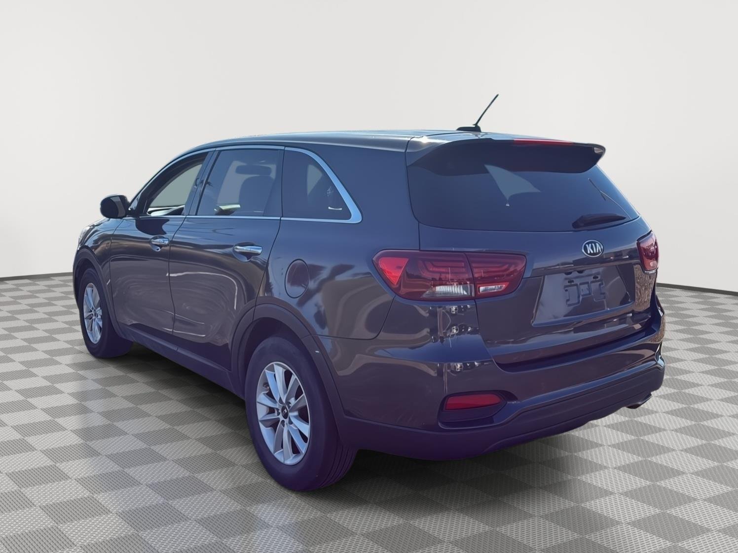 Used 2019 Platinum Graphite Kia LX V6 image 8