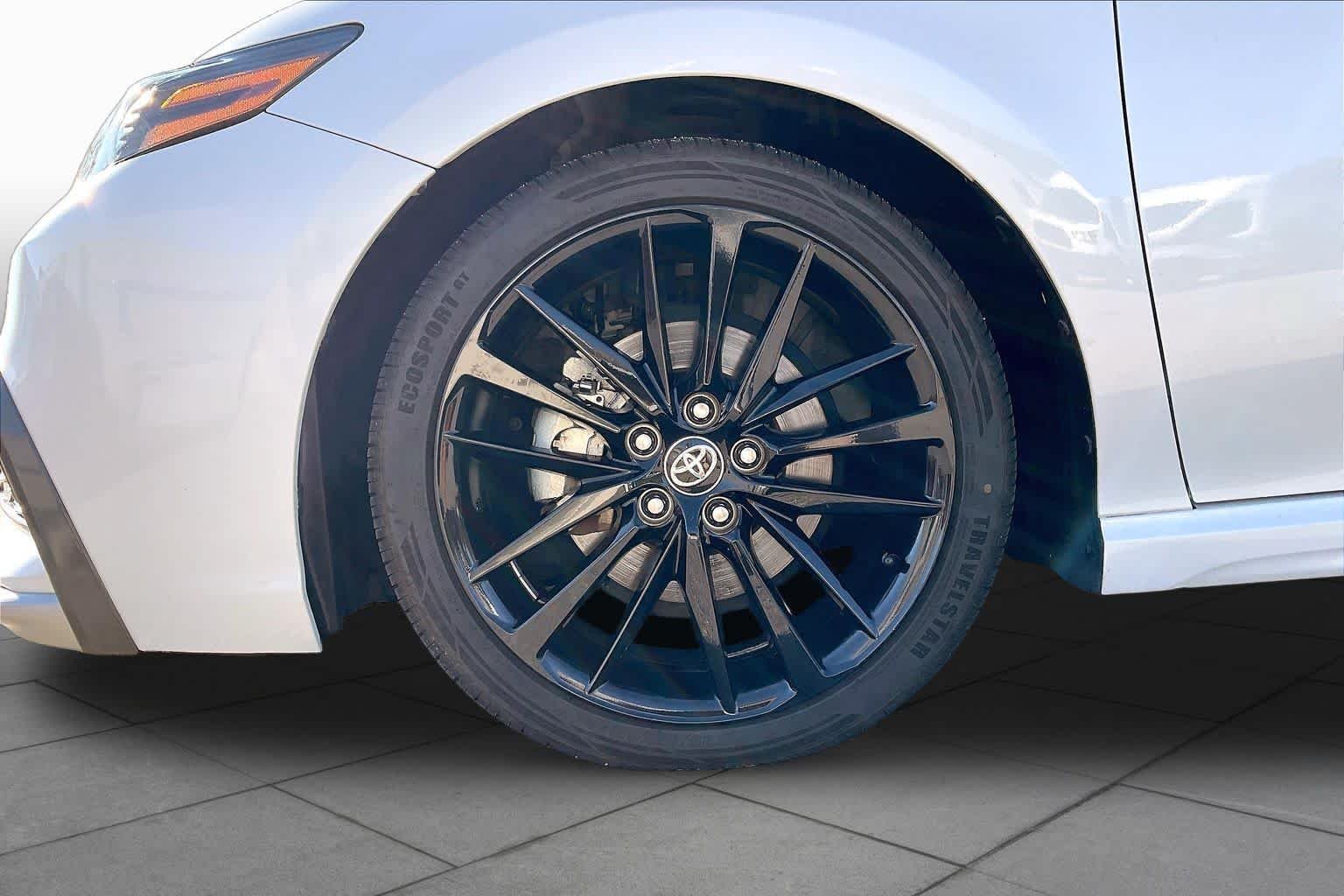 Used 2021 Wind Chill Pearl/Midnight Black Metallic Toyota Hybrid XSE image 10