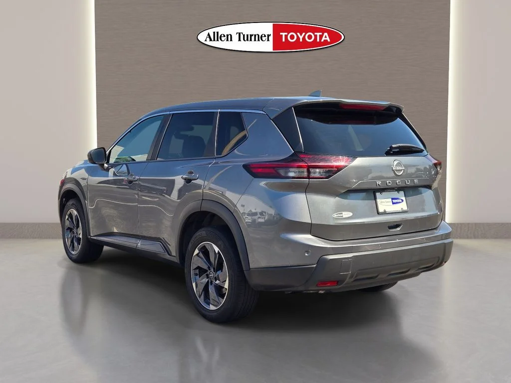 Used 2025 Gray Nissan SV image 8