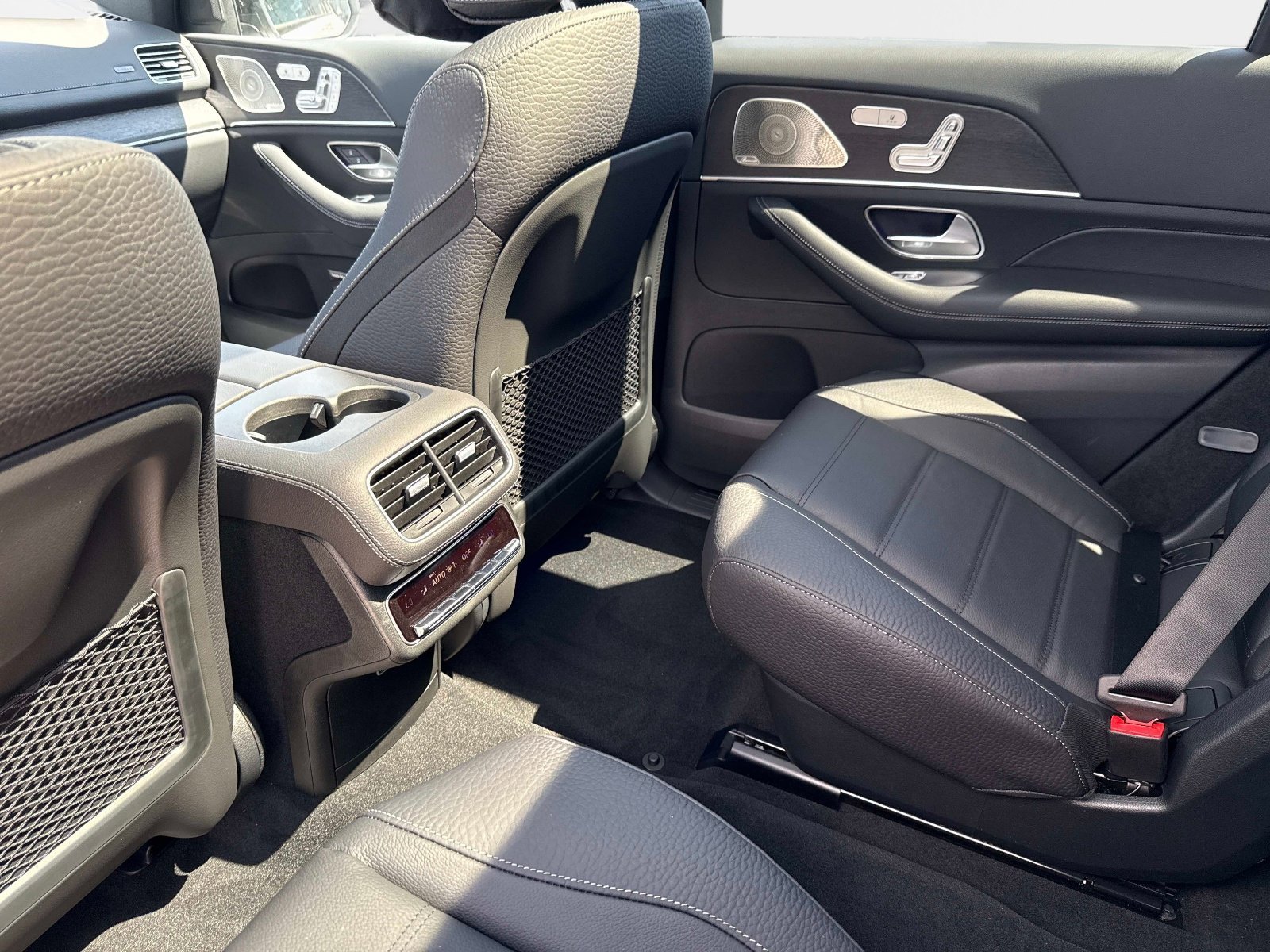 New 2026 Moonlight White Mercedes-Benz 450 4MATIC® SUV image 17