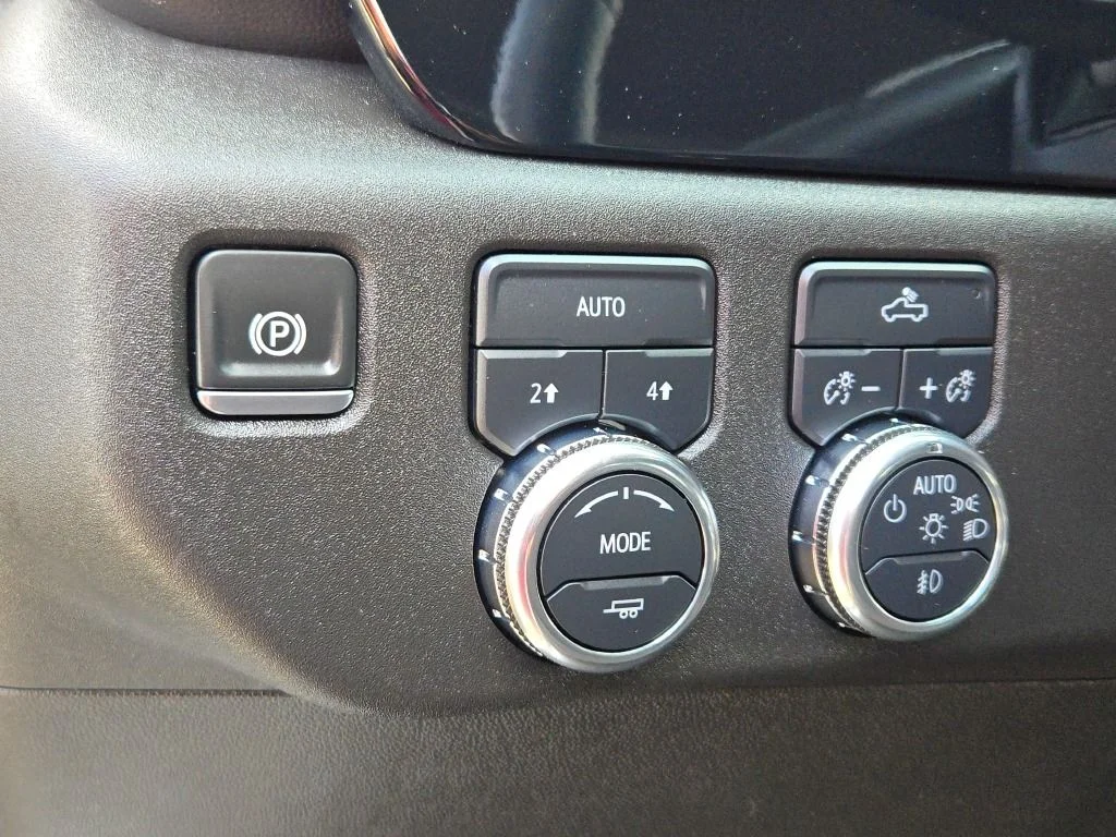 Used 2024 White GMC Elevation image 24