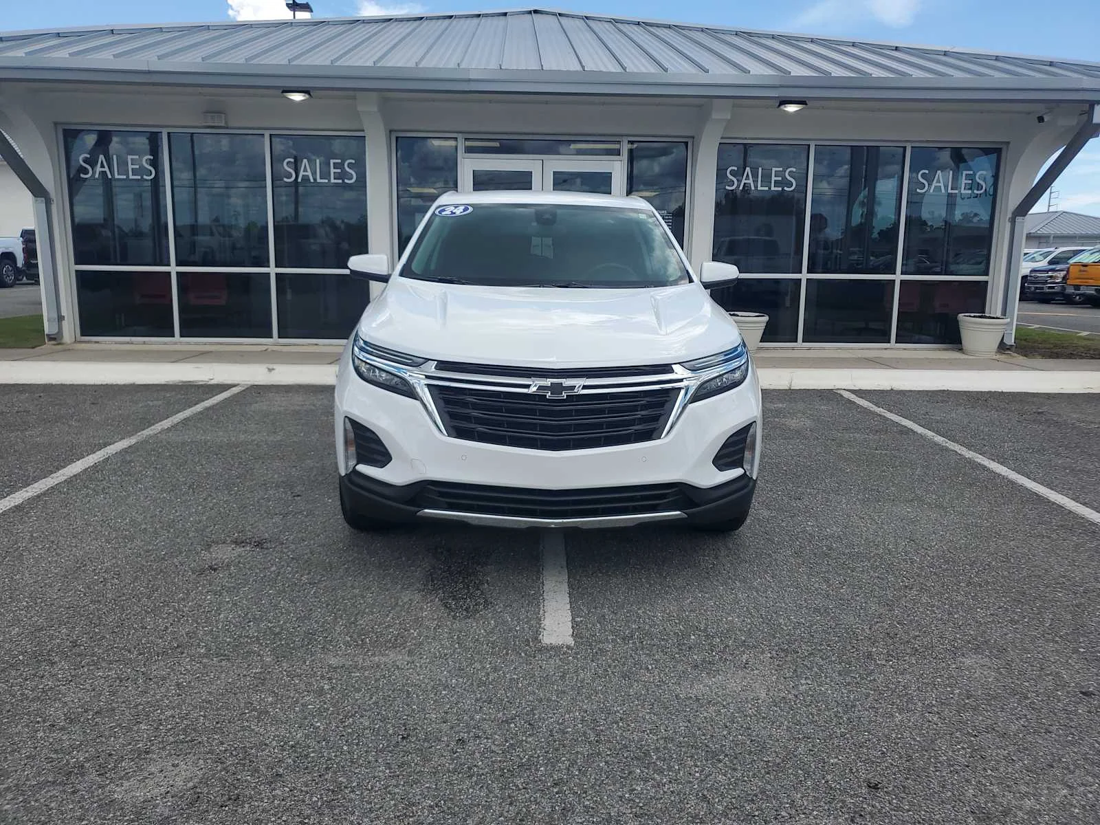 Used 2024 Summit White Chevrolet LT image 11