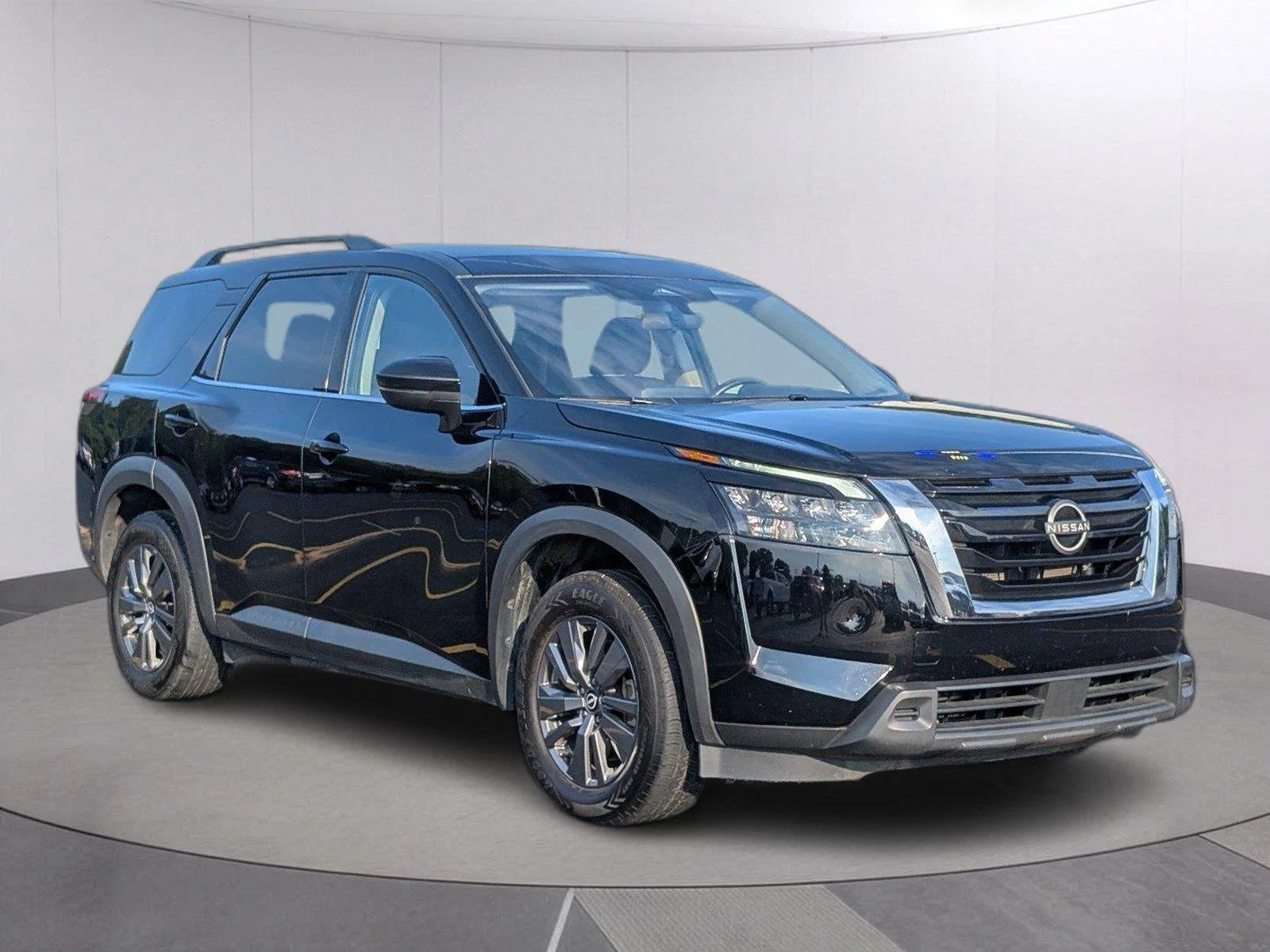 Used 2025 Super Black Nissan SV image 9
