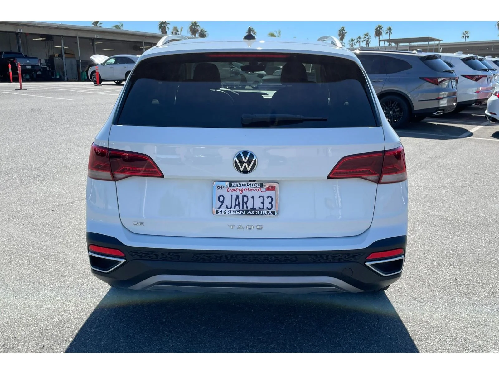 Used 2023 Pure White Volkswagen SE image 4