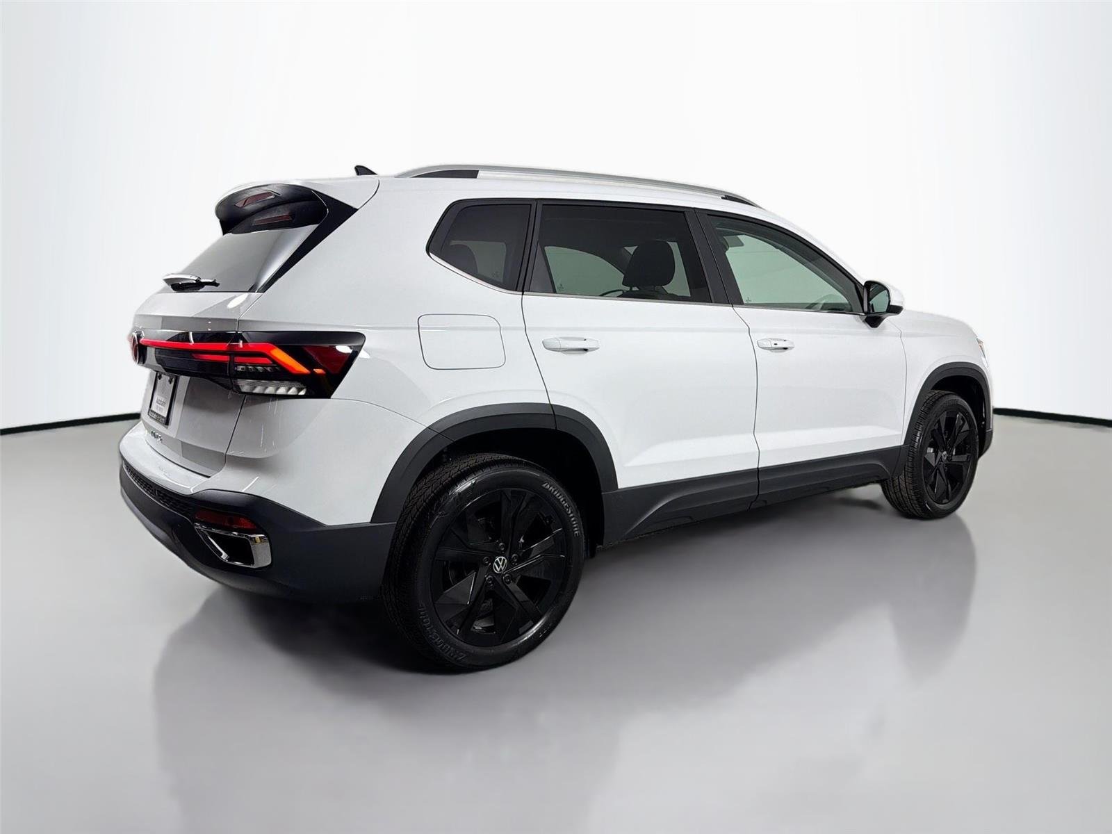 New 2026 Pure White Volkswagen SE image 5