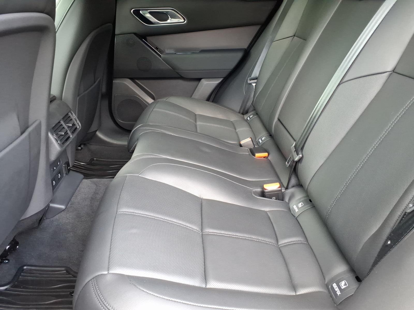 Certified Used 2026 Fuji White 1aa Land Rover S image 5