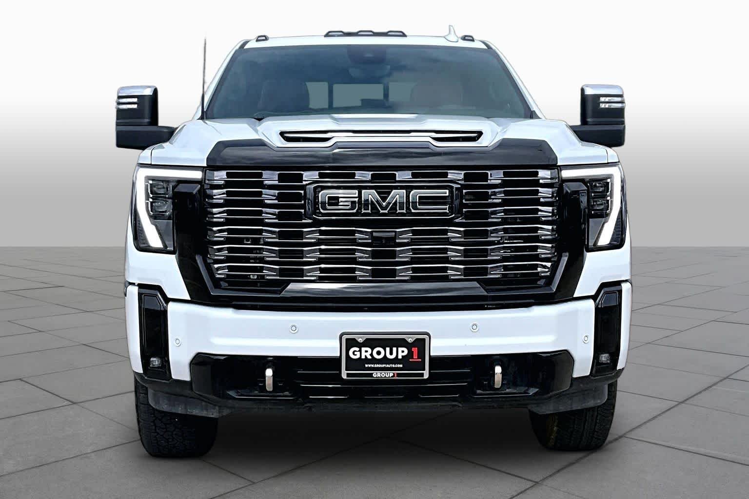 Used 2026 Glacier White Tricoat GMC Denali Ultimate image 4