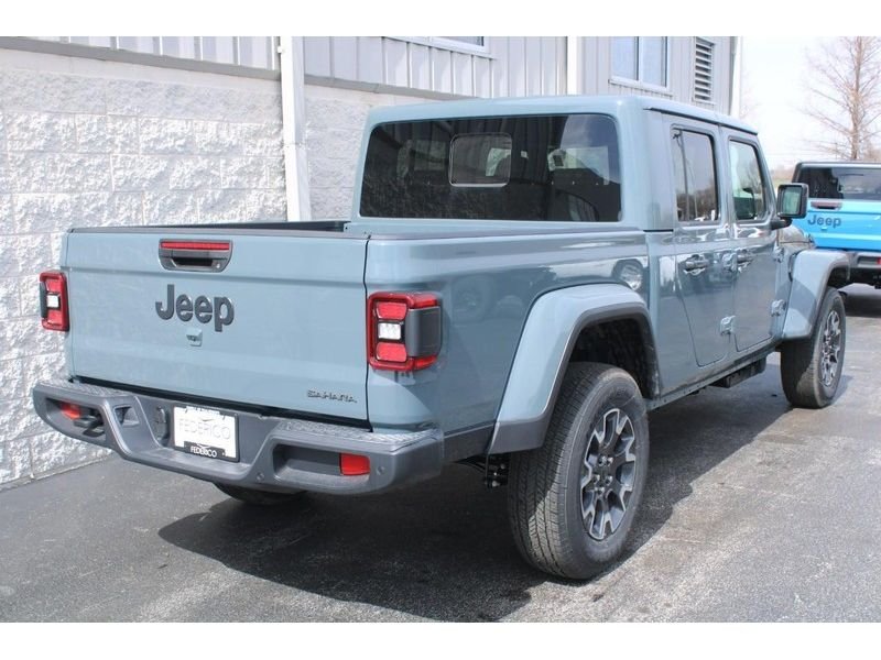 New 2026 Anvil Clear-Coat Exterior Paint Jeep Sahara 4x4 image 3