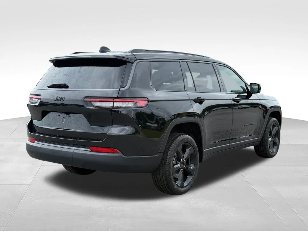 New 2026 Diamond Black Crystal Pearl-Coat Exterior Paint Jeep Limited image 30
