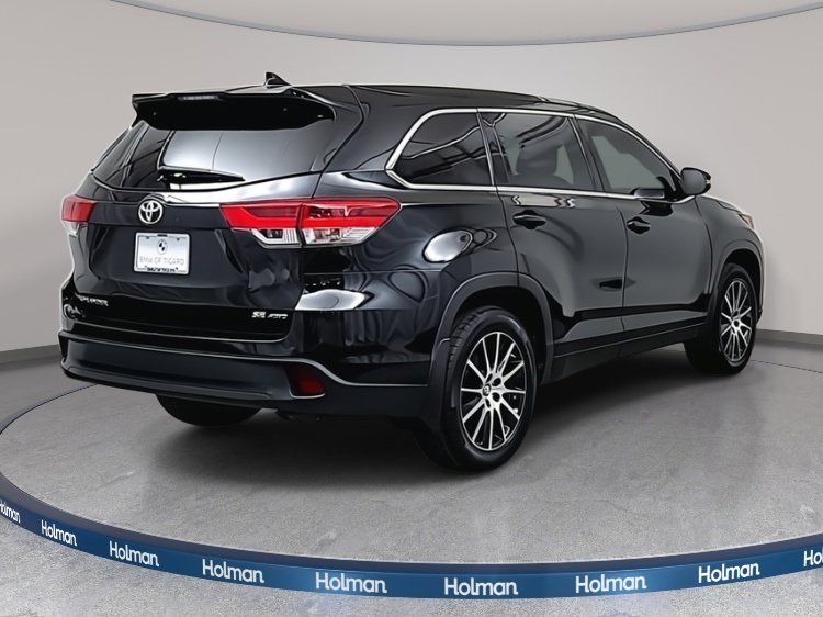 2017 Toyota Highlander SE photo 3