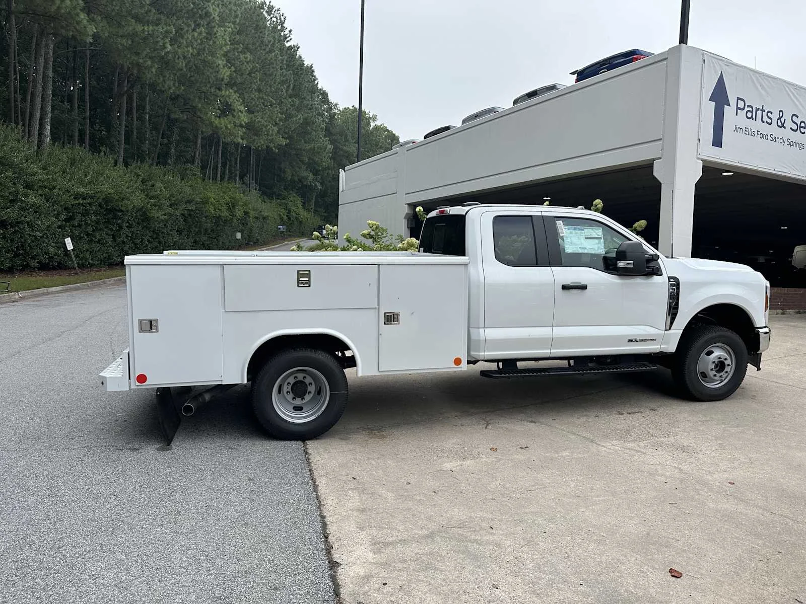 New 2025 Oxford White Ford XL image 9