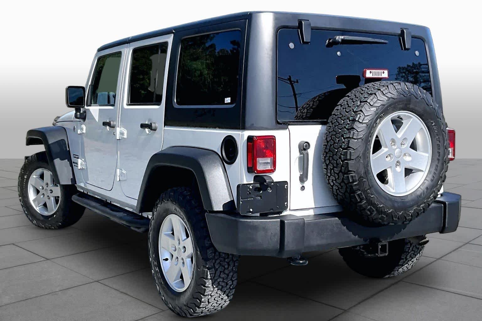 Used 2017 Bright White Clearcoat Jeep Sport image 12