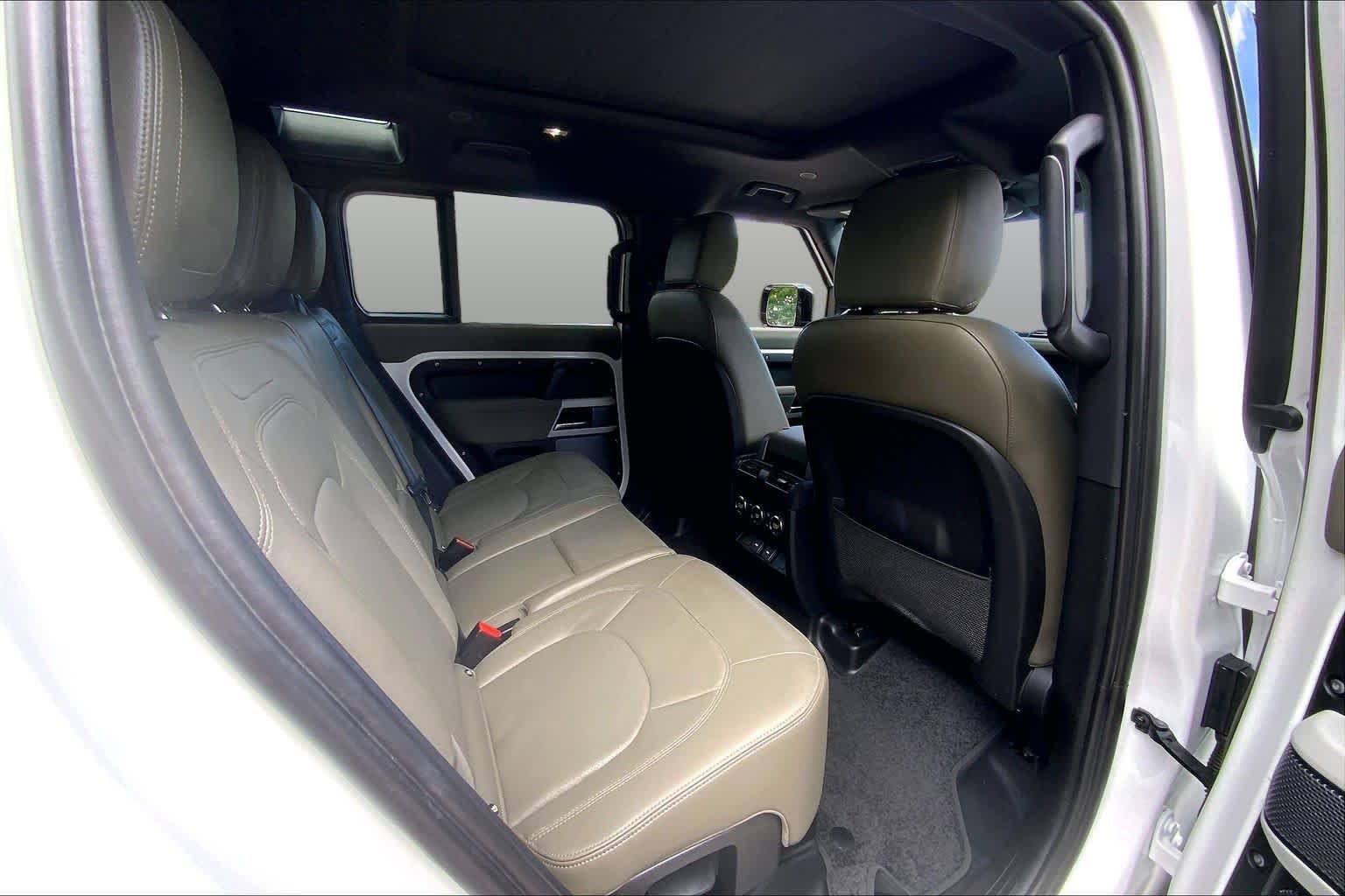 Used 2023 Fuji White Land Rover S image 18