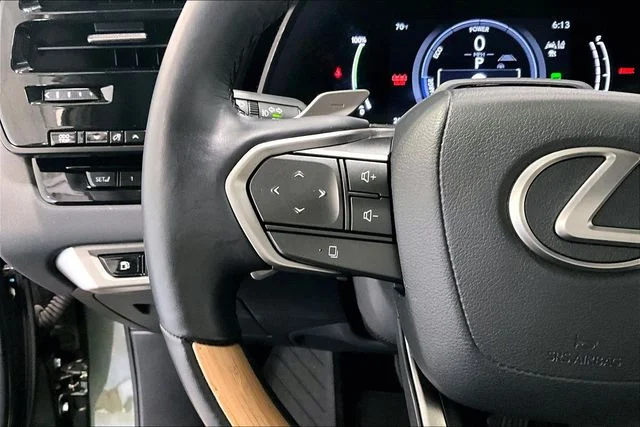 Certified Used 2024 NORI GREEN PEARL Lexus Luxury image 11