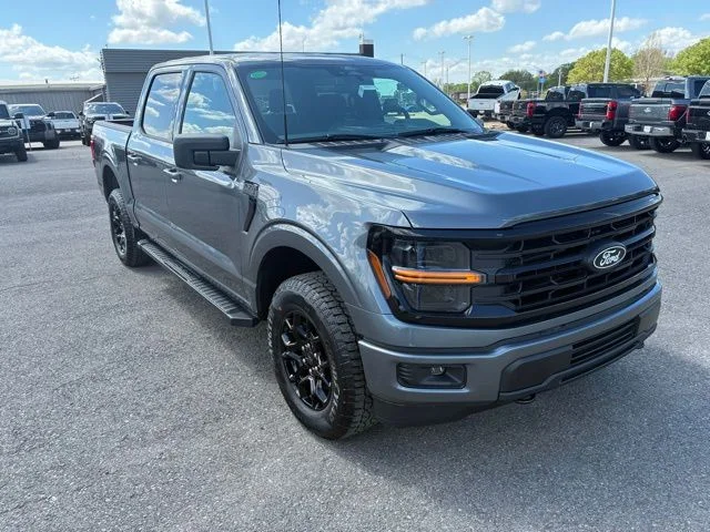 New 2026 Carbonized Gray Metallic Ford XLT image 7