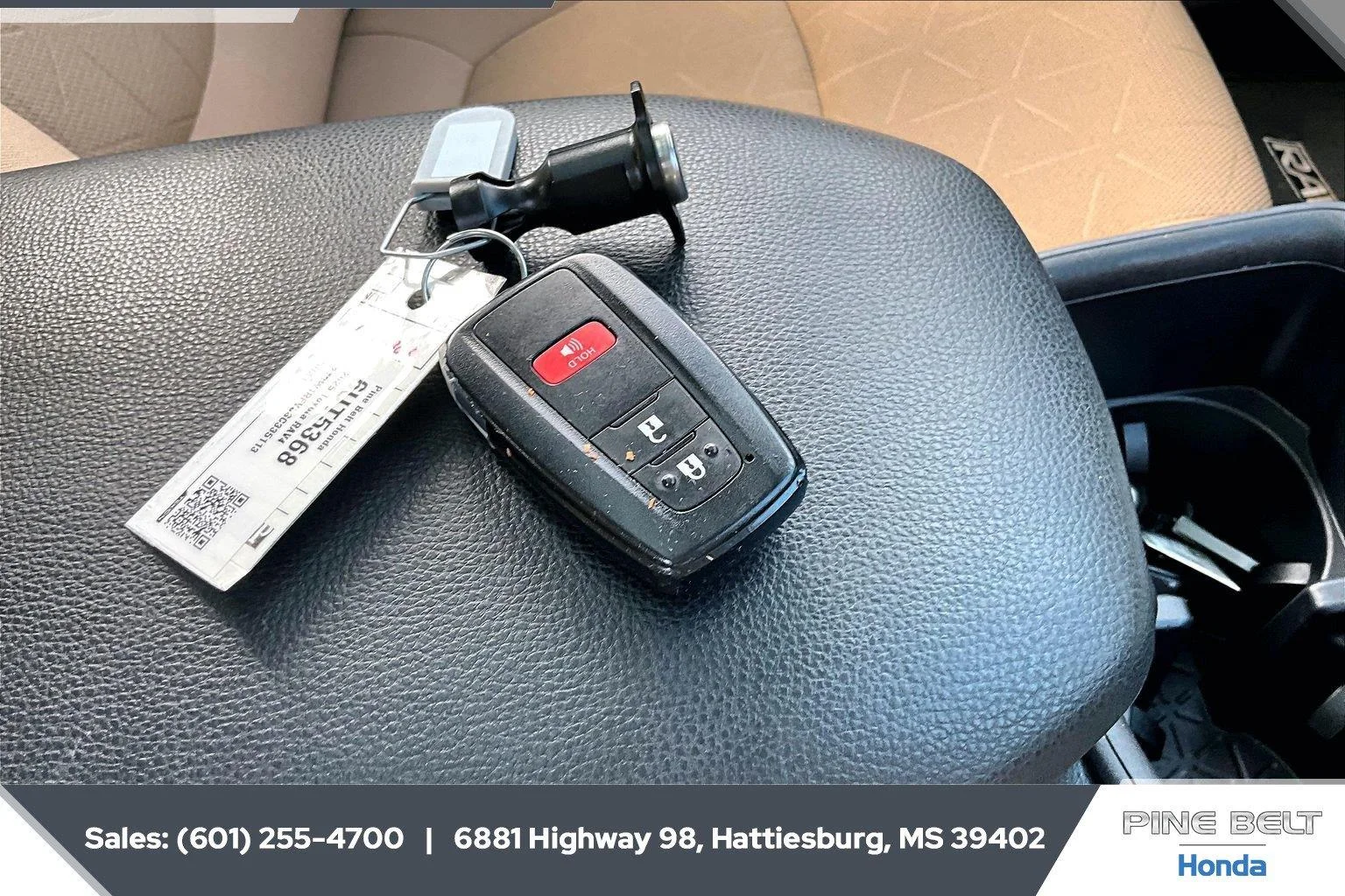 Used 2025 Ice Cap Toyota XLE image 9