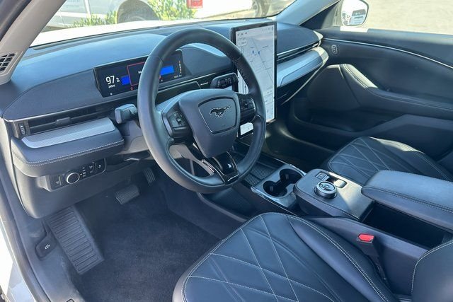 Used 2023 Space Gray Ford Select image 10