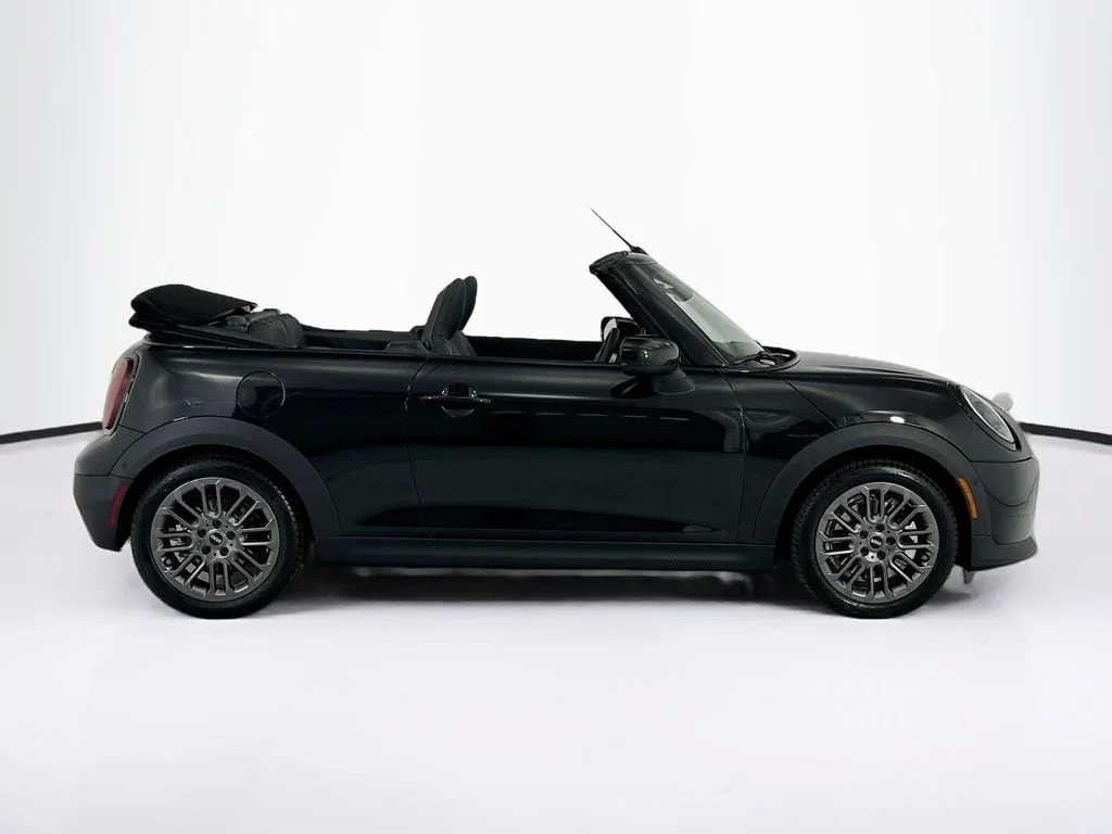 New 2026 Midnight Black II Metallic MINI Signature Plus image 4