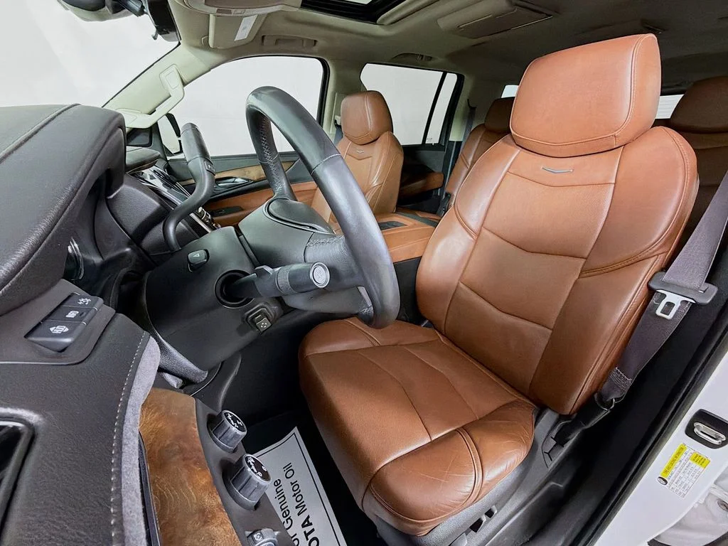 Used 2017 White Cadillac Premium image 12