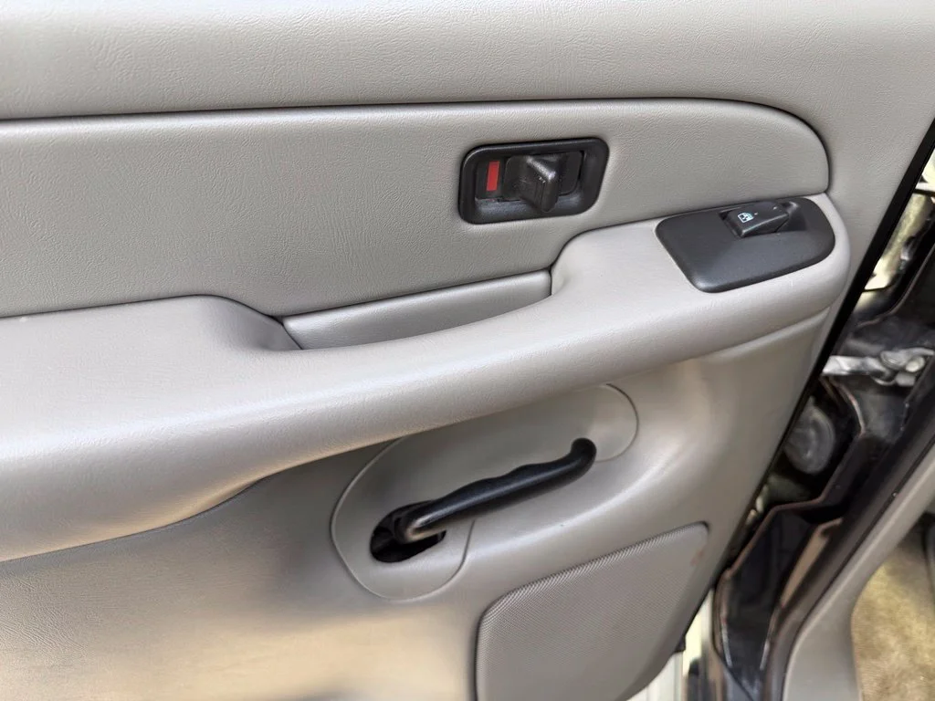 Used 2005 Black Chevrolet LT image 20