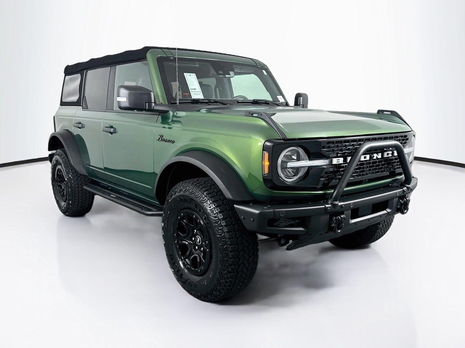 Used 2022 Eruption Green Metallic Ford Wildtrak image 10