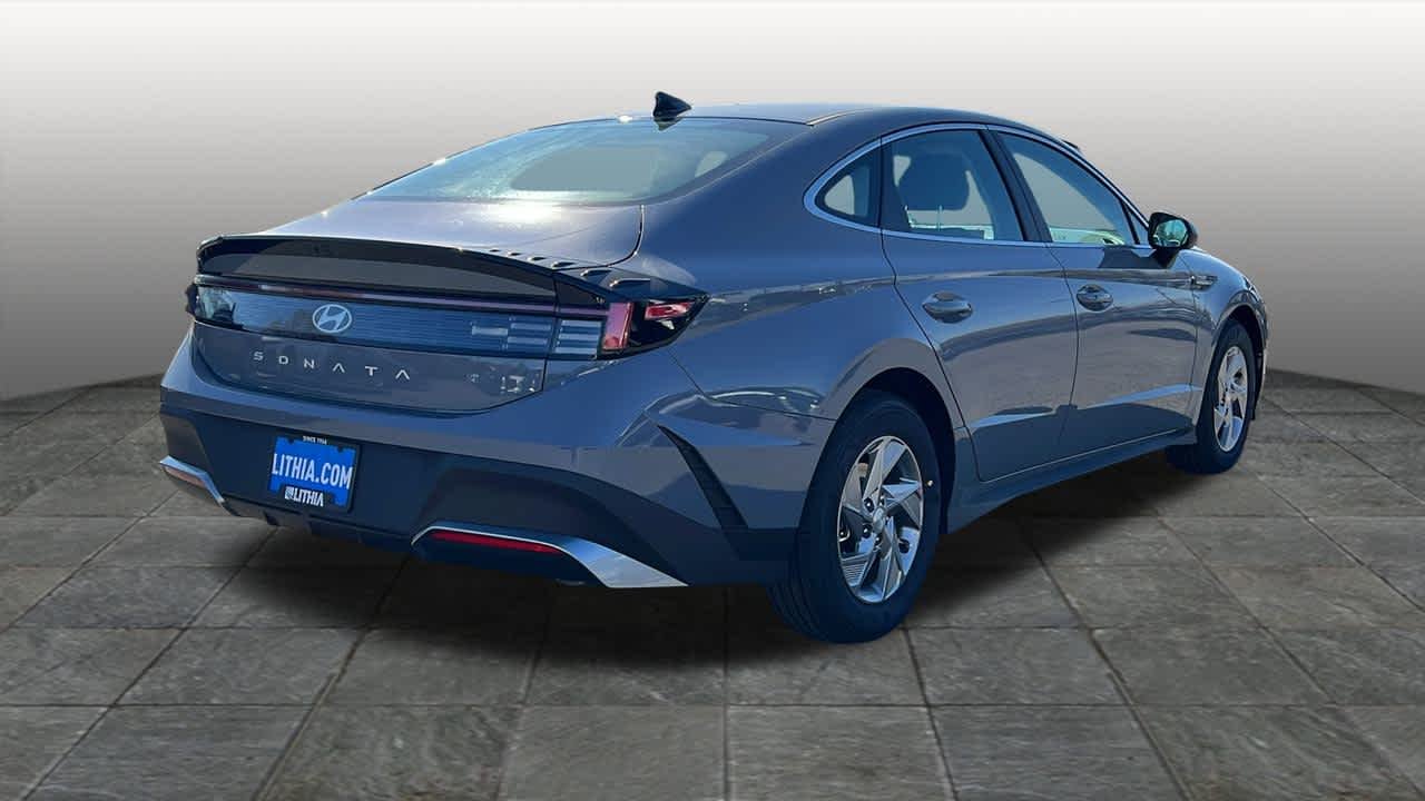 New 2026 Transmission Blue Hyundai SE image 5