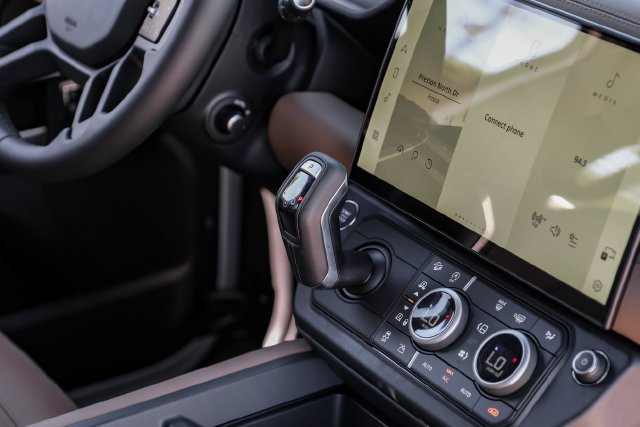 New 2026 Fuji White Land Rover X-Dynamic SE image 30