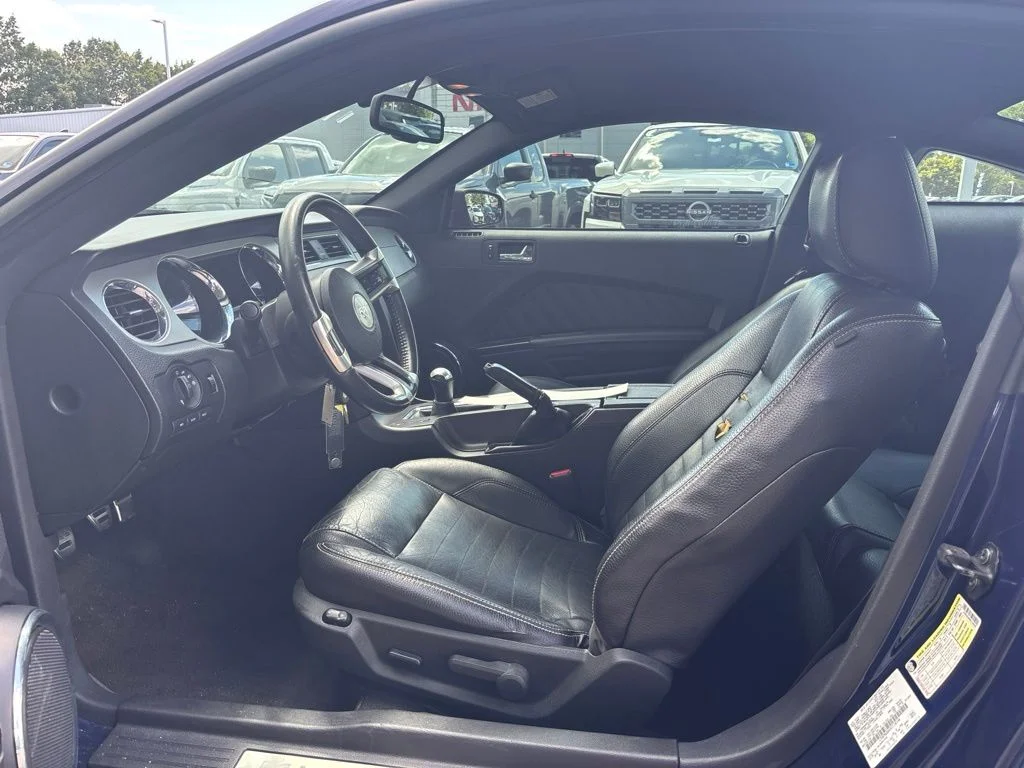 Used 2011 Blue Ford V6 Premium image 2