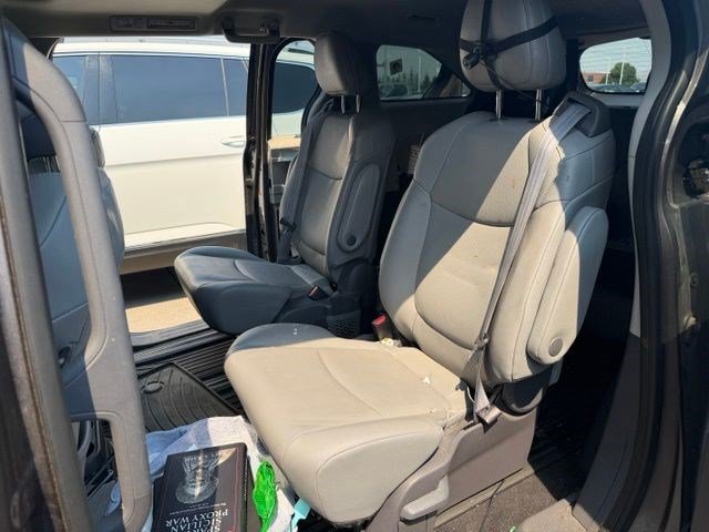 Used 2021 Silver Toyota XLE image 5