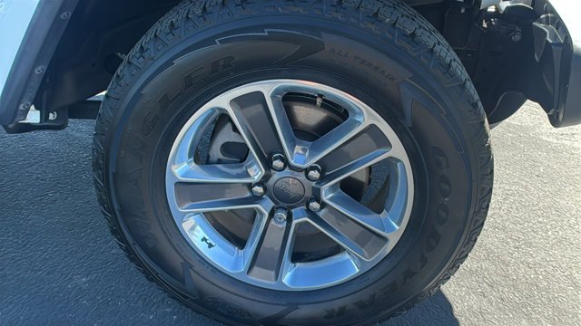 Used 2020 Bright White Clearcoat Jeep Sahara image 9