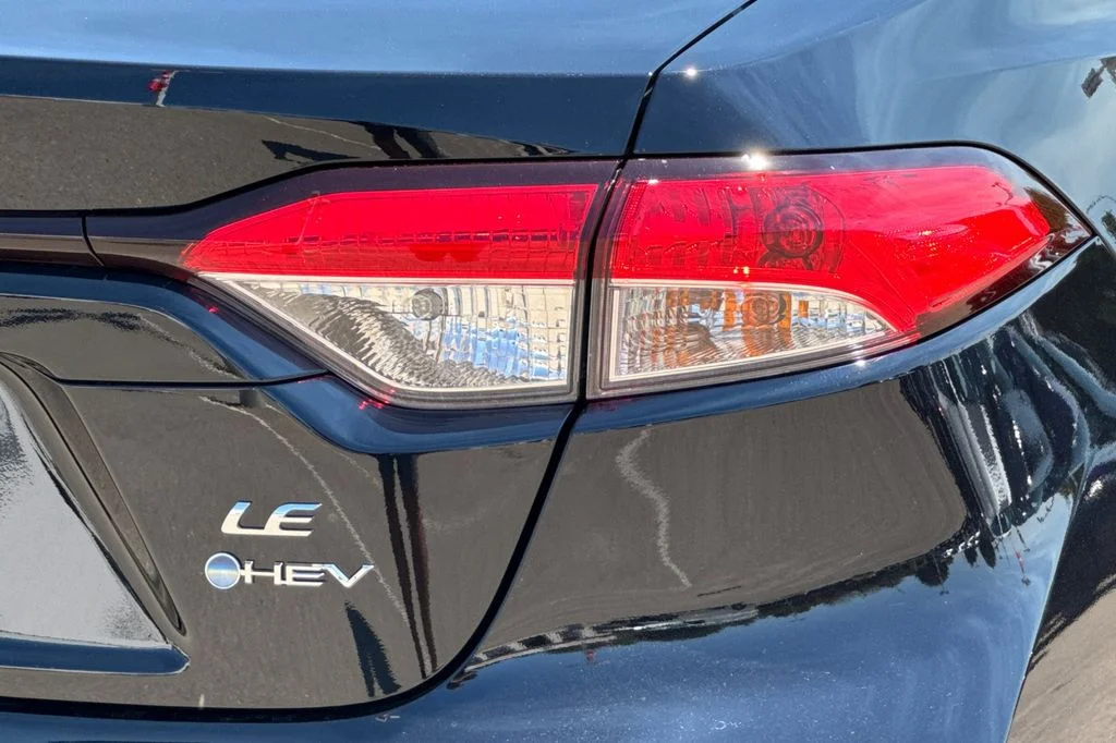 New 2026 Midnight Black Metallic Toyota  LE image 35
