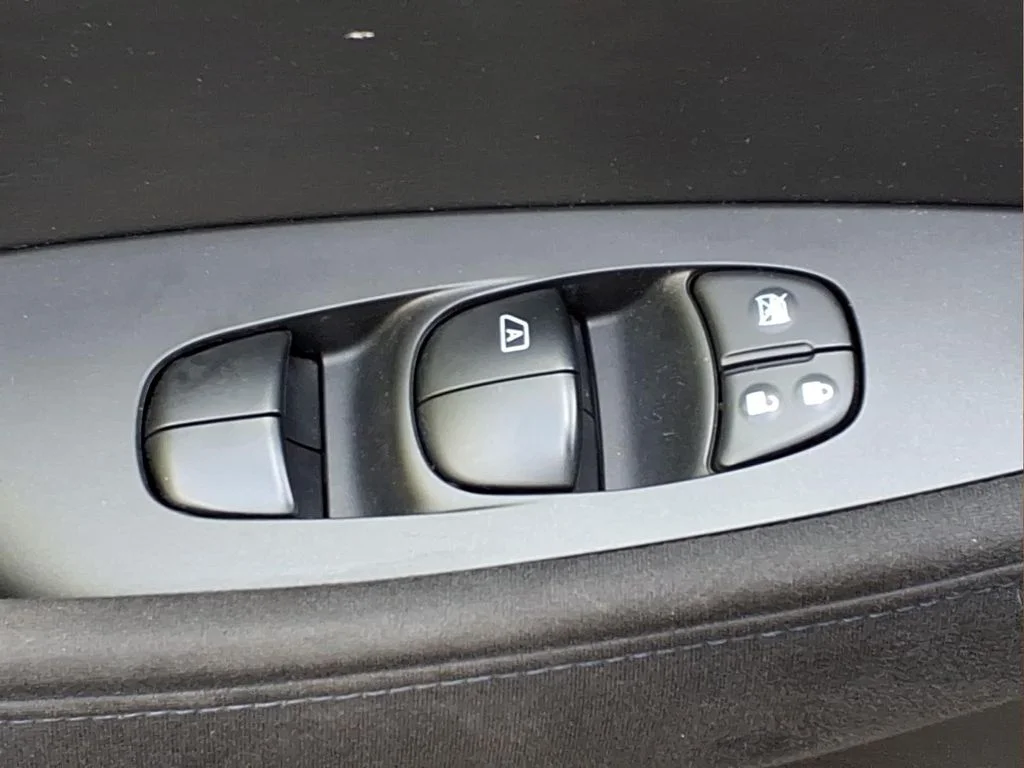 Used 2016 Silver Nissan S image 20