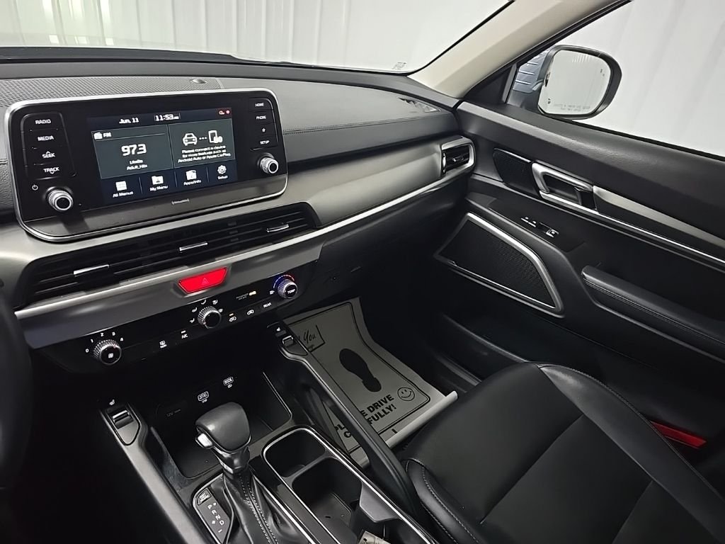 Used 2020 Silver Kia S image 26