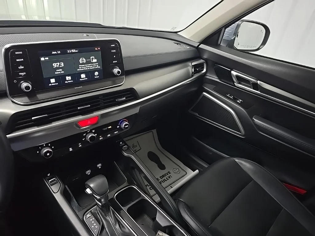 Used 2020 Silver Kia S image 26