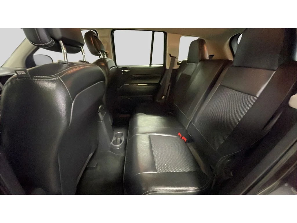 Used 2017 Granite Crystal Clearcoat Metallic Jeep Latitude image 15